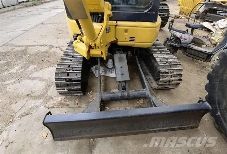 Komatsu PC35 小型挖土機/掘鑿機<7t(小型挖掘機)