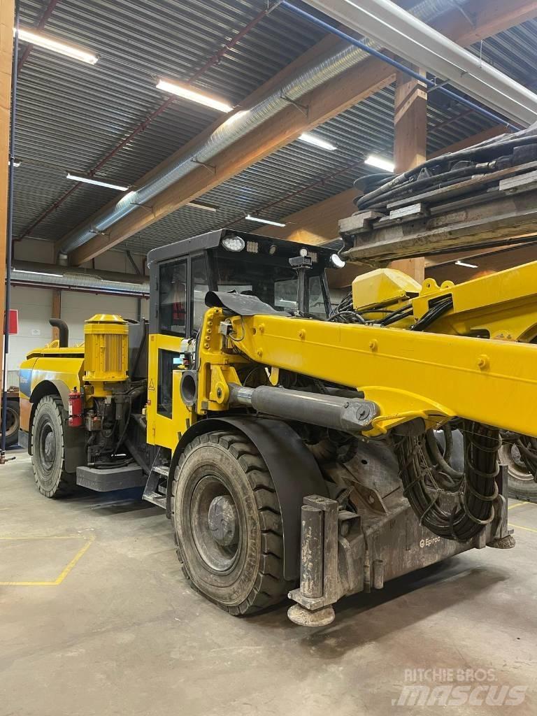 Atlas Copco E2C 地下錨索鑽裝車