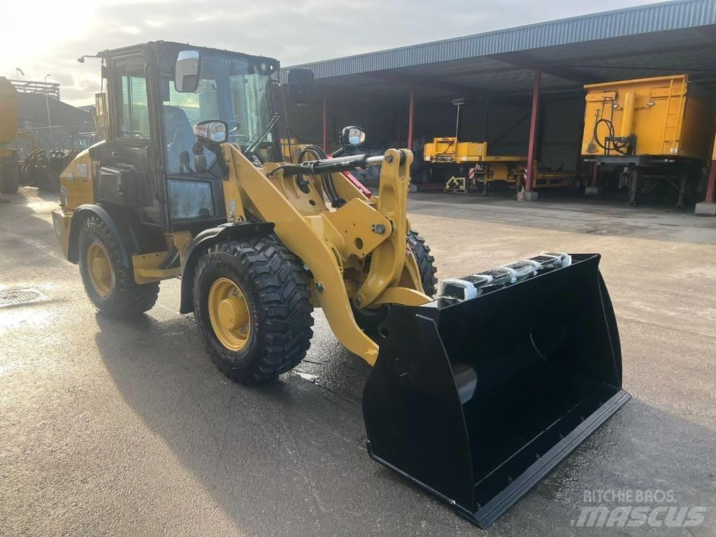 CAT 906 輪胎式裝載機
