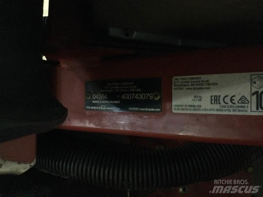 Toro 3250D 騎乘式割草機
