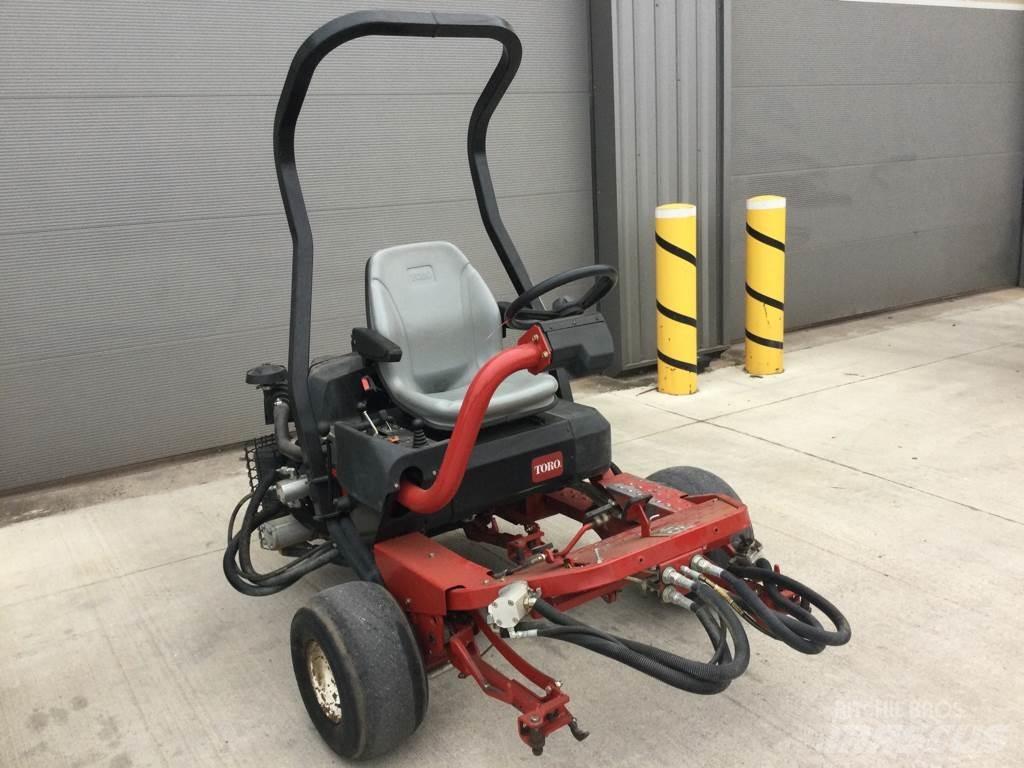 Toro 3250D 騎乘式割草機
