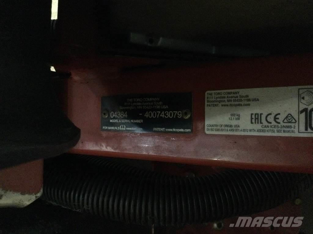 Toro 3250D 騎乘式割草機