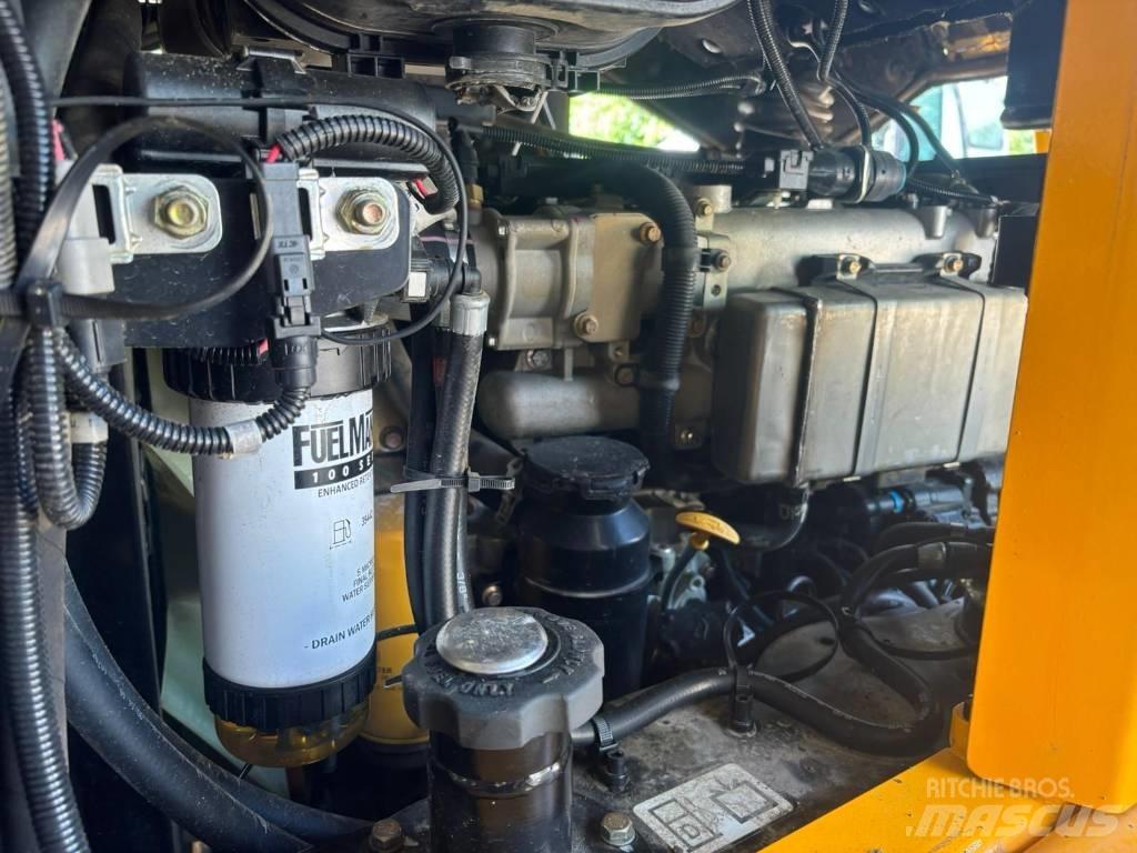 JCB Vibromax 6 ST 鉸接式起吊車