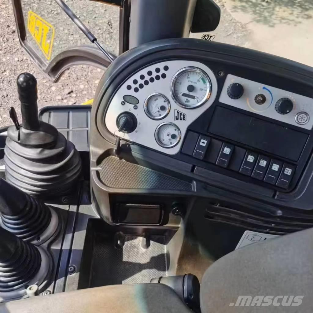 JCB 3CX 反鏟裝載機
