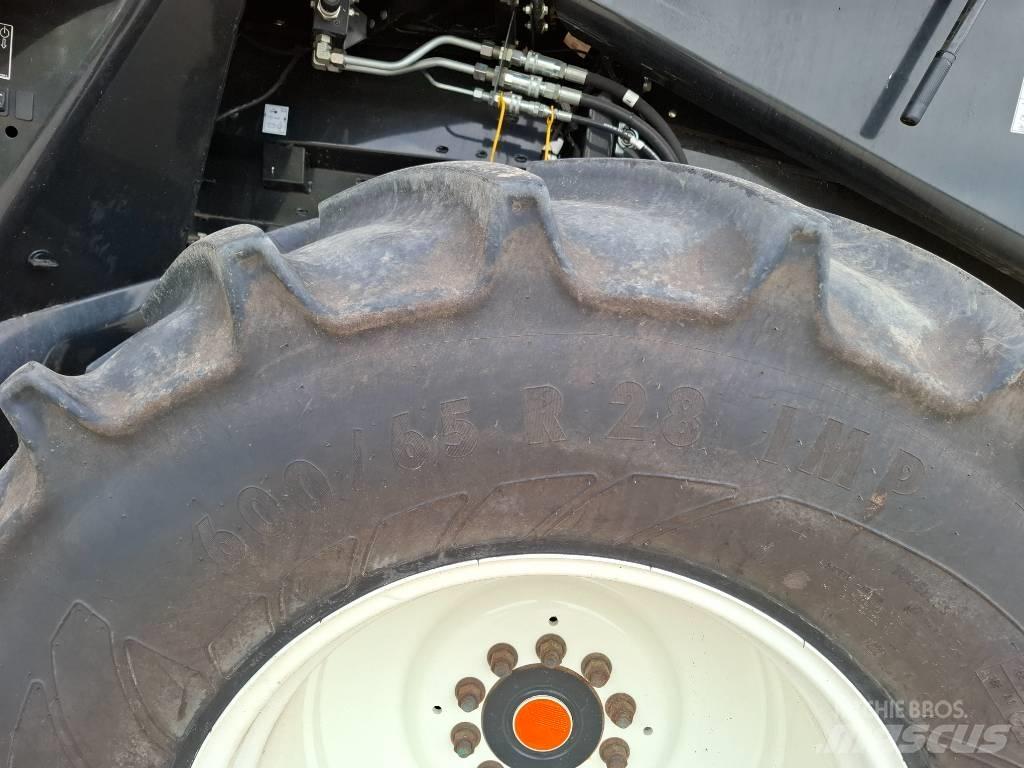 New Holland CX8.70 聯合收穫機