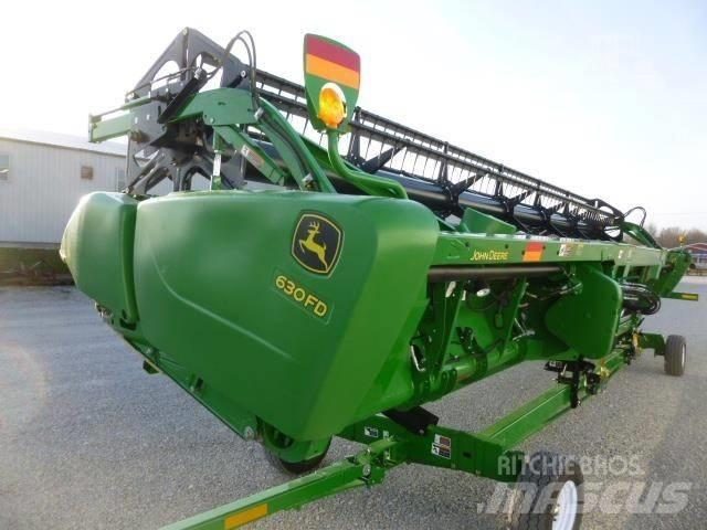 John Deere 630 F 聯合收割機頭