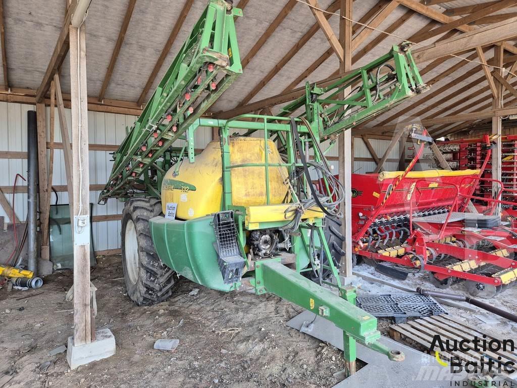 John Deere 732 牽引式噴霧機