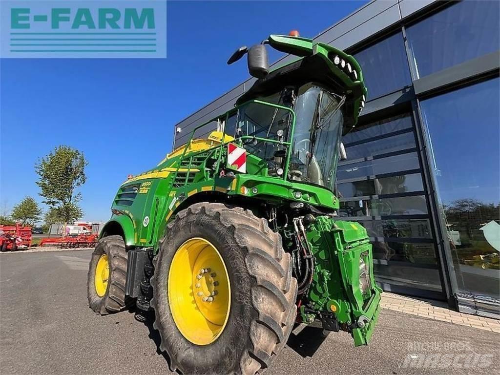 John Deere 8600 自走式飼料採集機