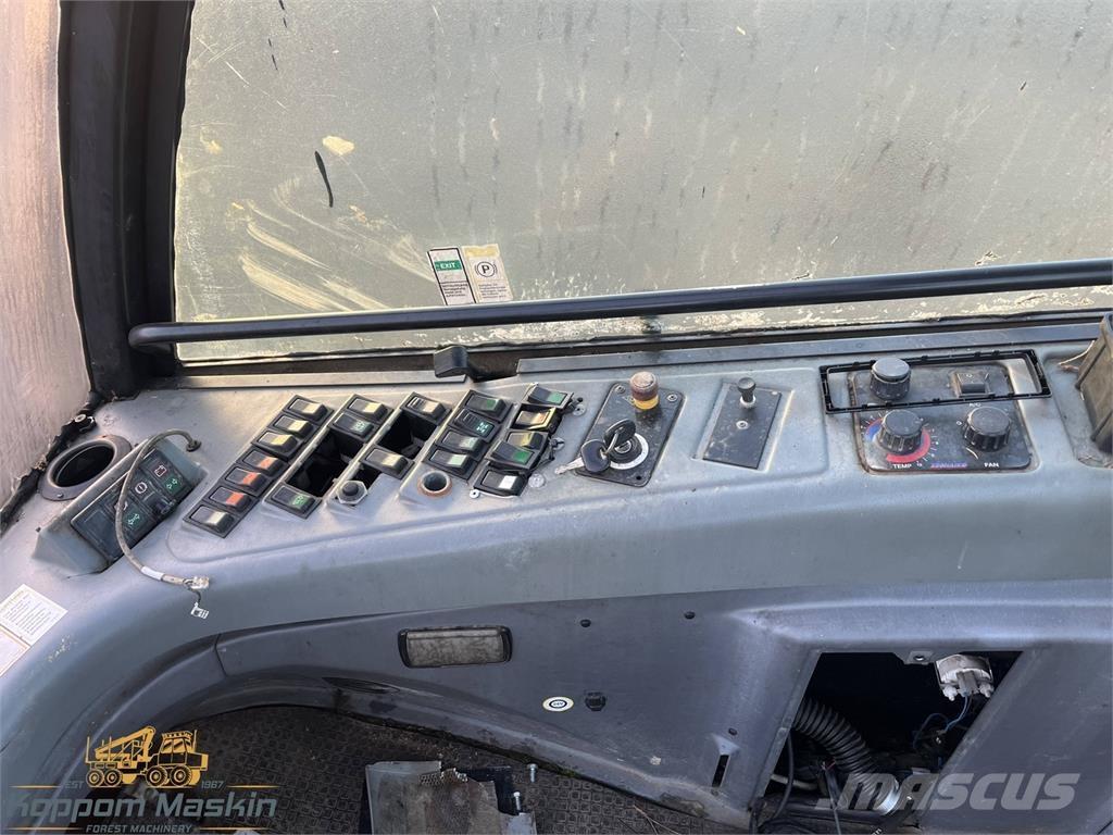 Timberjack 1270C 駕駛室與內部