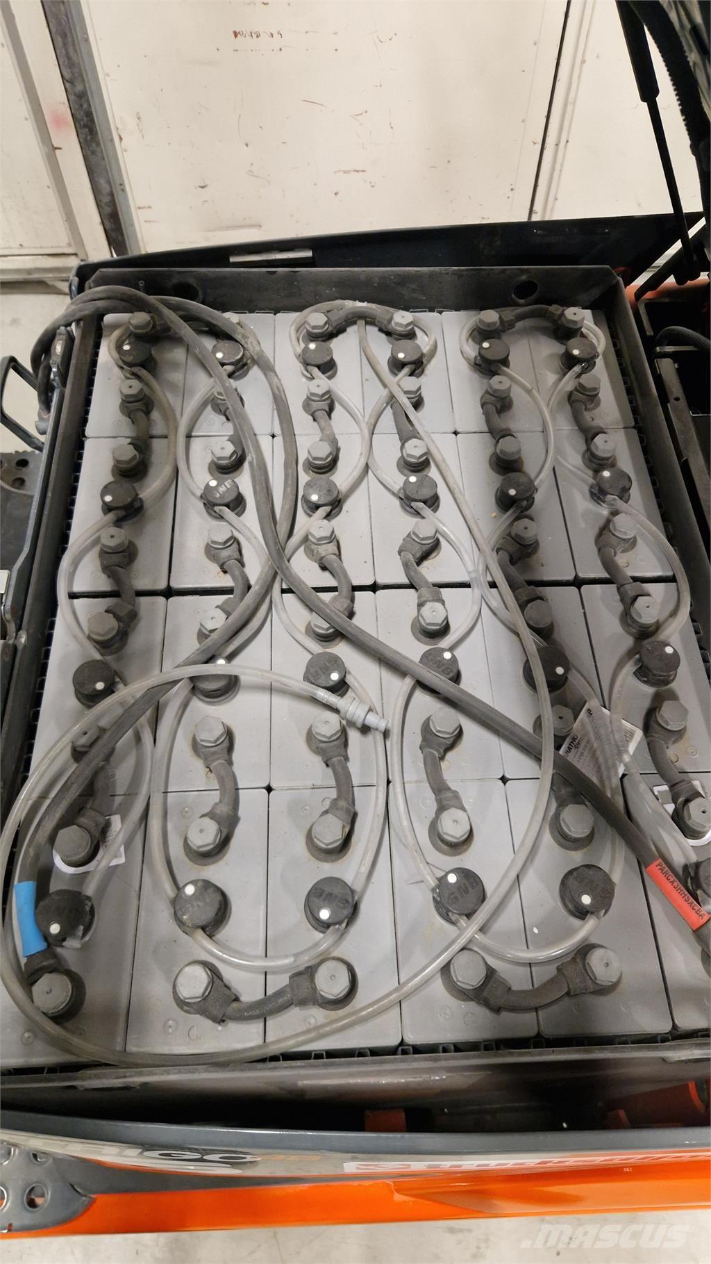 Toyota 8FBEK16T 電動堆高機