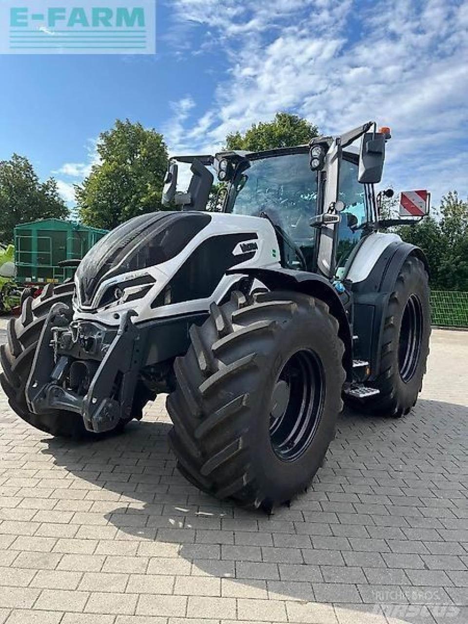 Valtra q245 曳引機