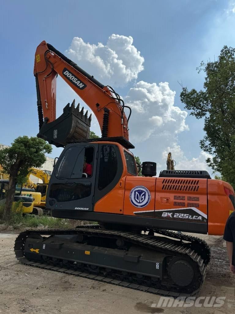 Doosan DX 225 LCA 中型挖土機/掘鑿機/挖掘機 7t-12t