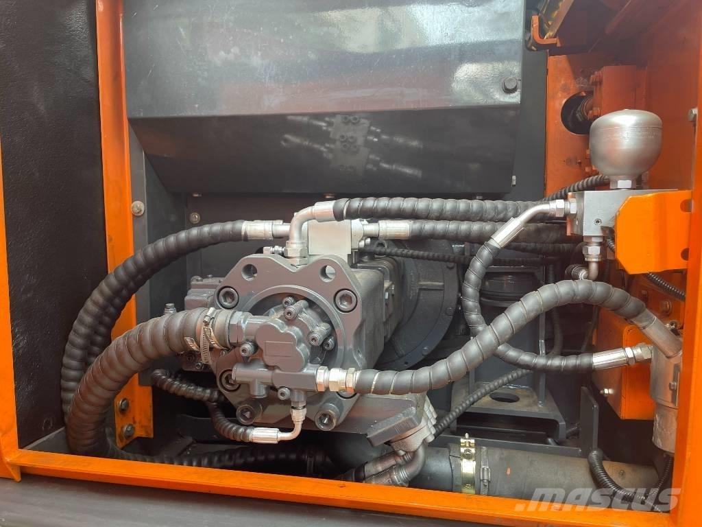 Doosan DX 225 LCA 中型挖土機/掘鑿機/挖掘機 7t-12t