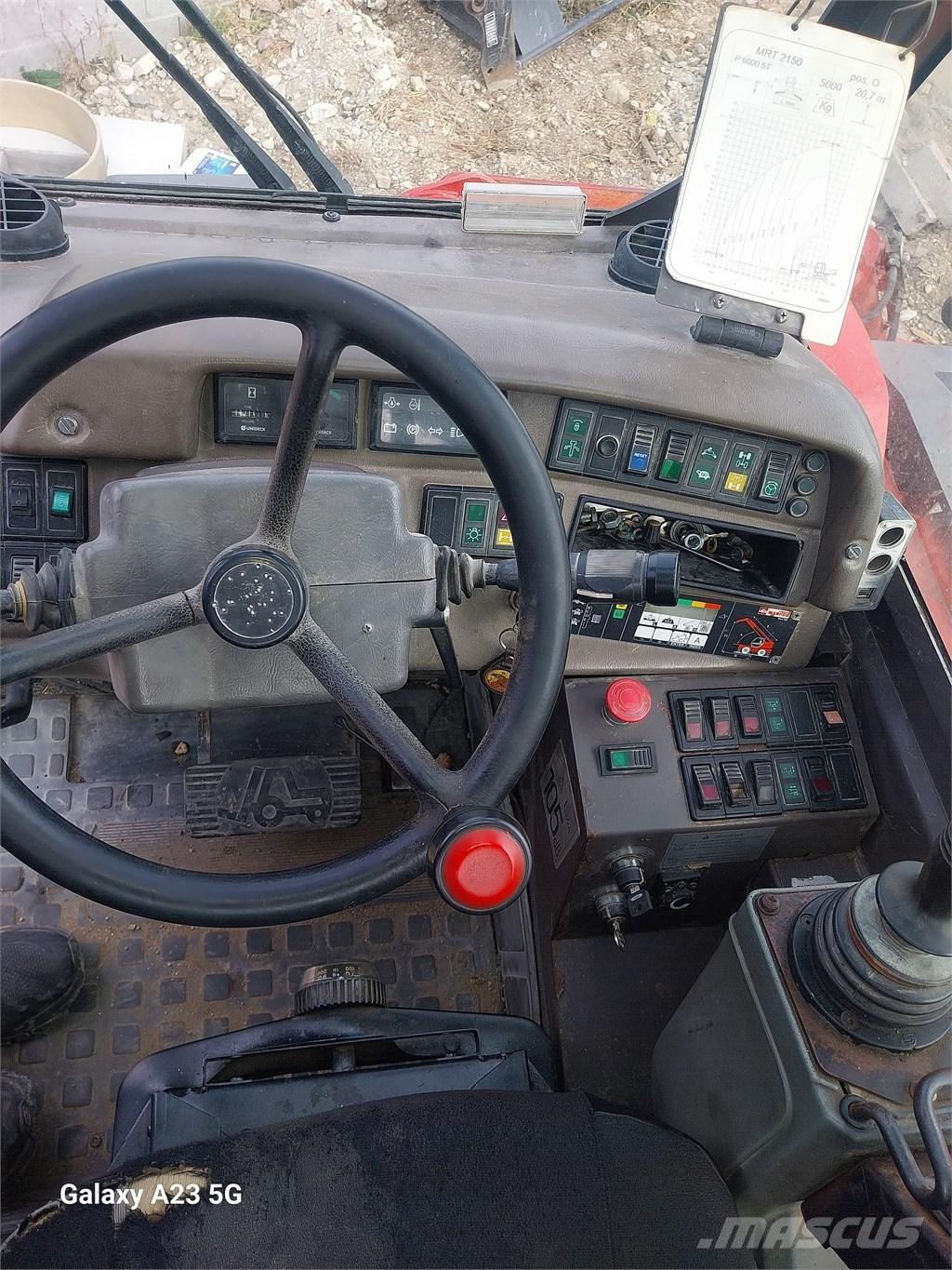 Manitou MRT 2150 M 伸縮臂操作車