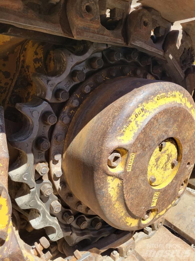 Komatsu D65EX-15 履帶推土機