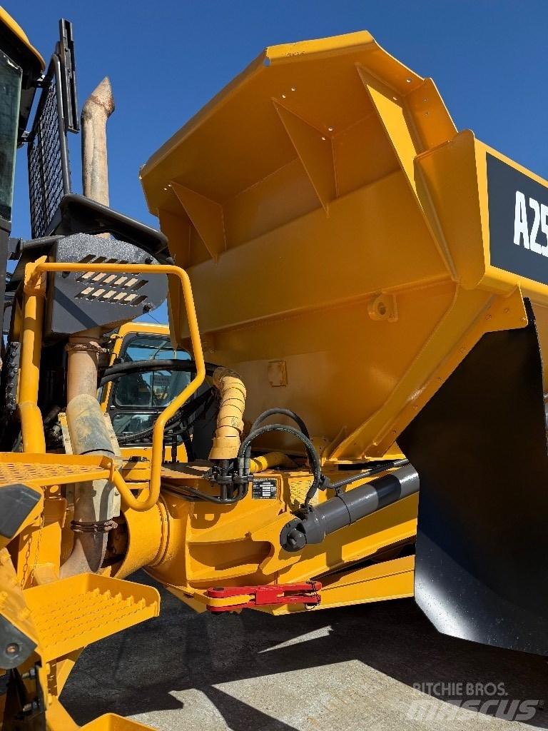 Volvo A25D 鉸接式起吊車