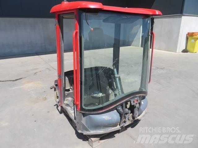 Volvo L30B / L35B 駕駛室與內部
