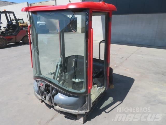 Volvo L30B / L35B 駕駛室與內部