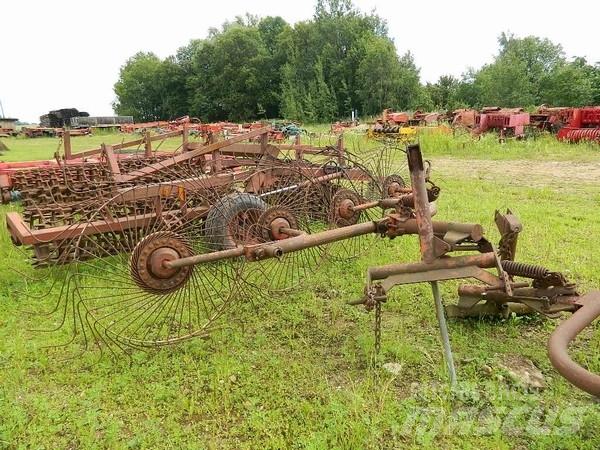  Saulīte 4 耙與翻草機