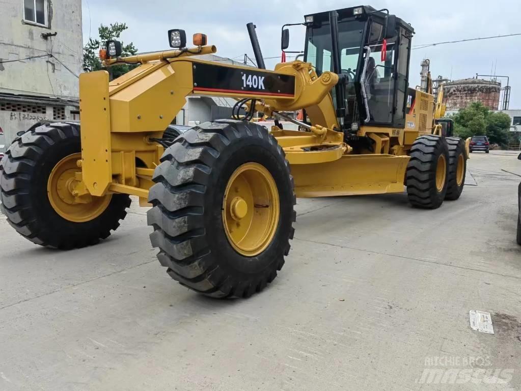 CAT 140 K 平土機