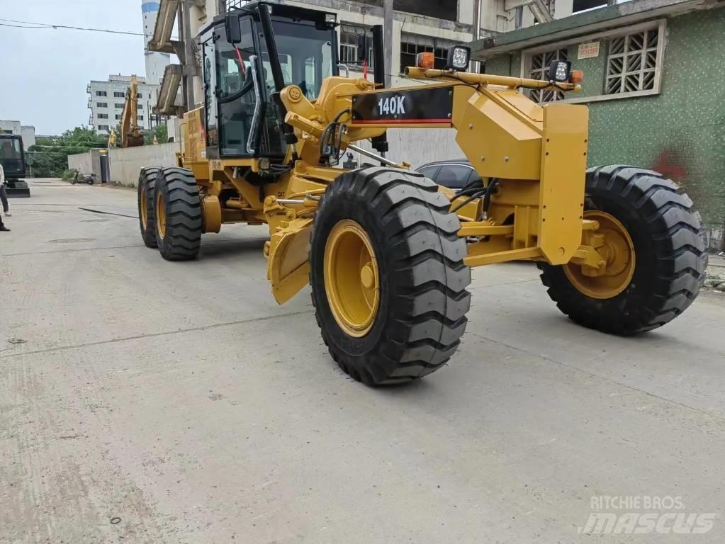 CAT 140 K 平土機