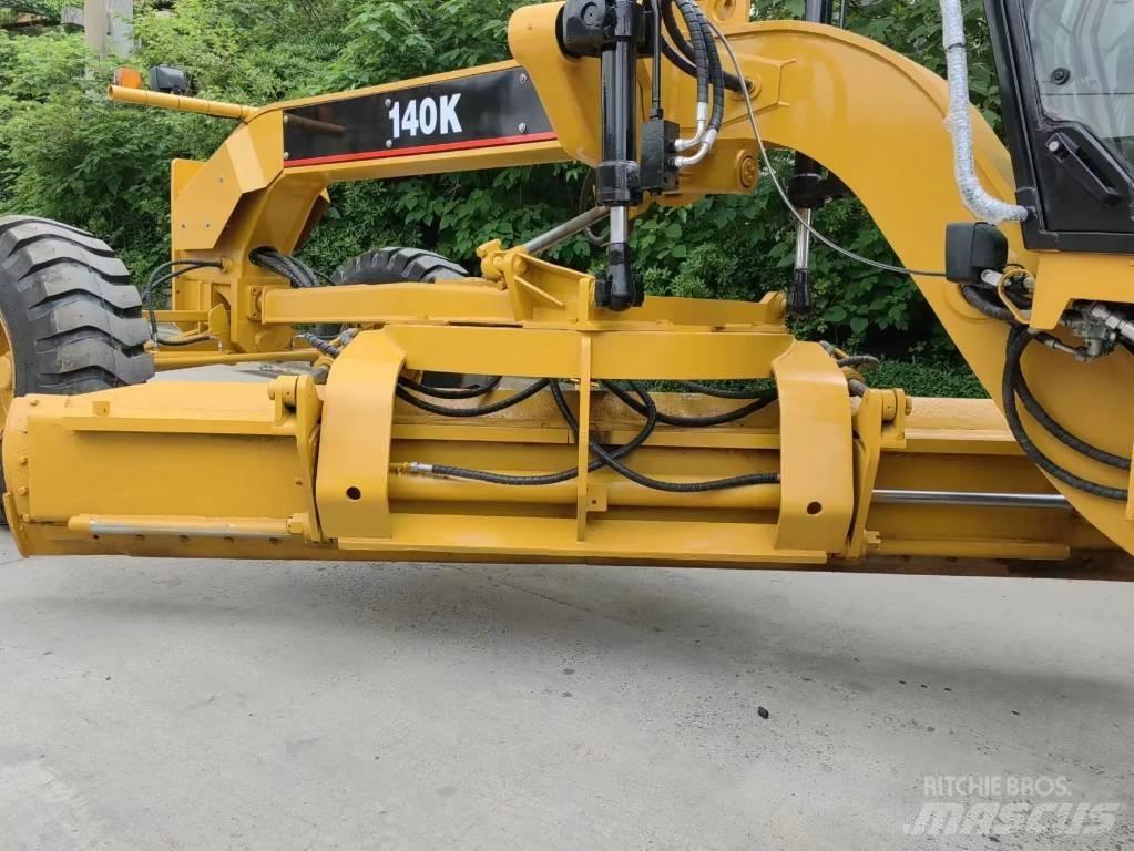 CAT 140 K 平土機