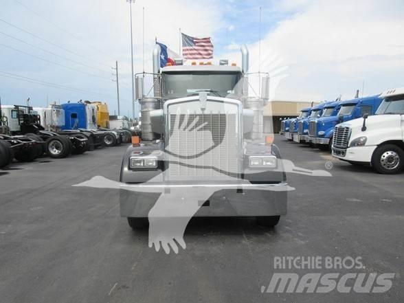 Kenworth W900 曳引機組件