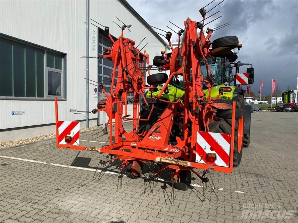 Kuhn GF 8702 耙與翻草機