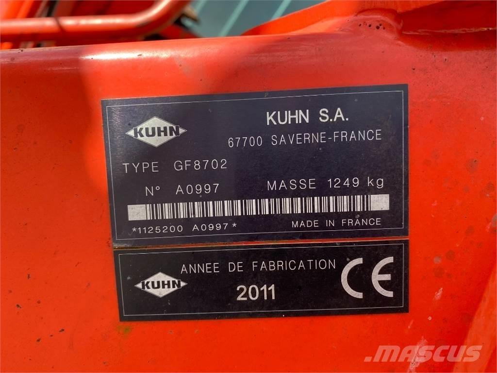 Kuhn GF 8702 耙與翻草機