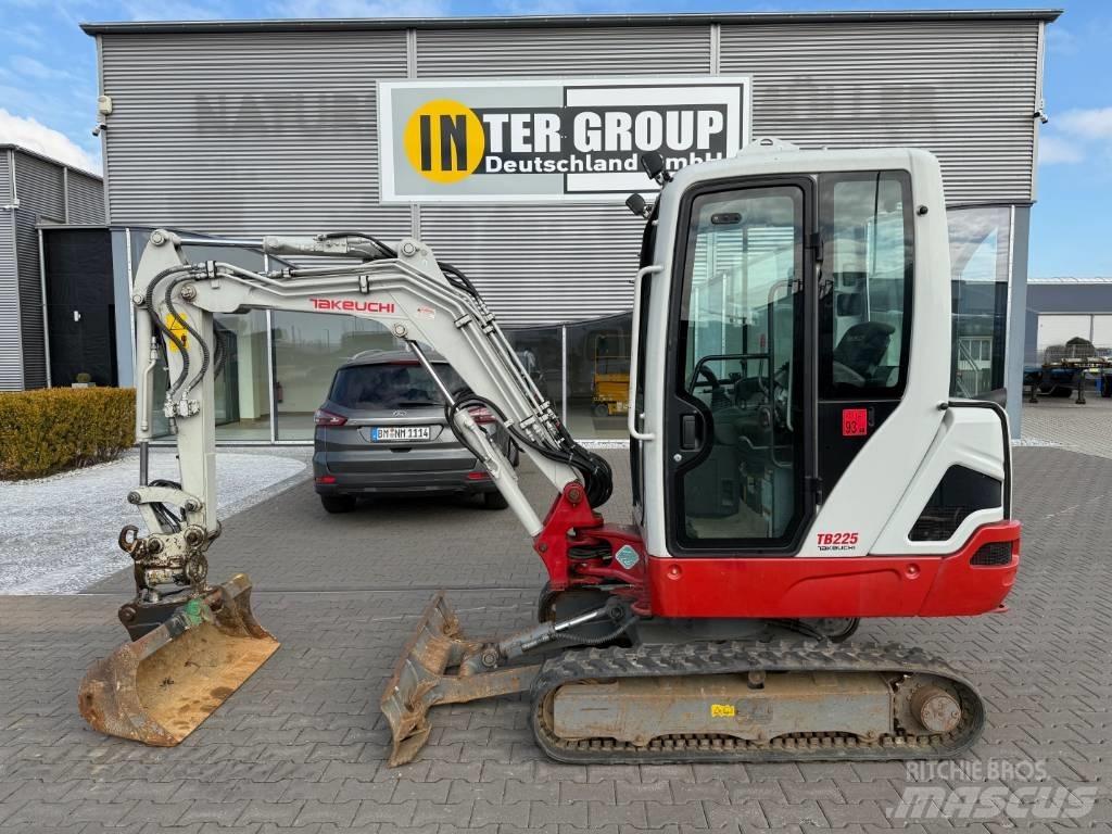 Takeuchi TB 225 V3 小型挖土機/掘鑿機<7t(小型挖掘機)
