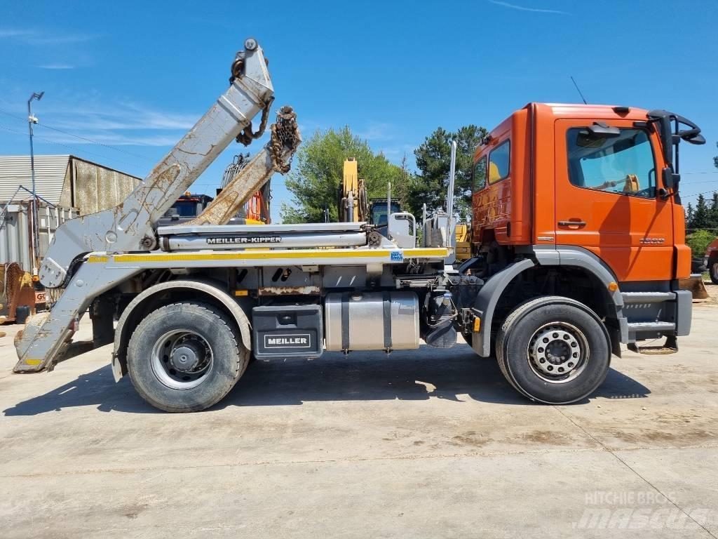 Mercedes-Benz 1833 貨櫃框架卡車
