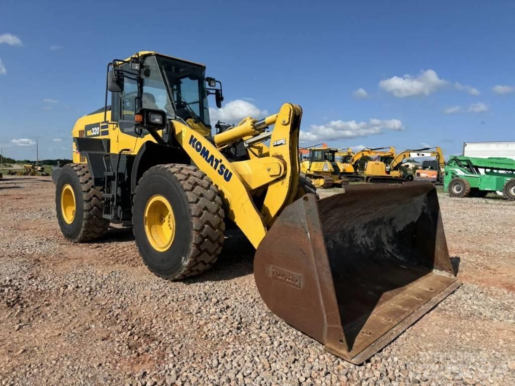 Komatsu WA 320 輪胎式裝載機