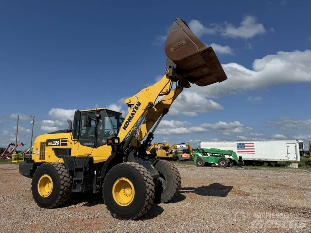 Komatsu WA 320 輪胎式裝載機