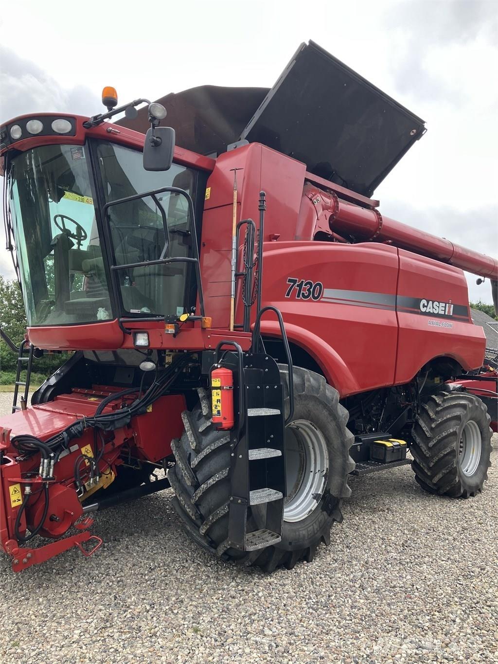 CASE Axial Flow 7130 聯合收穫機
