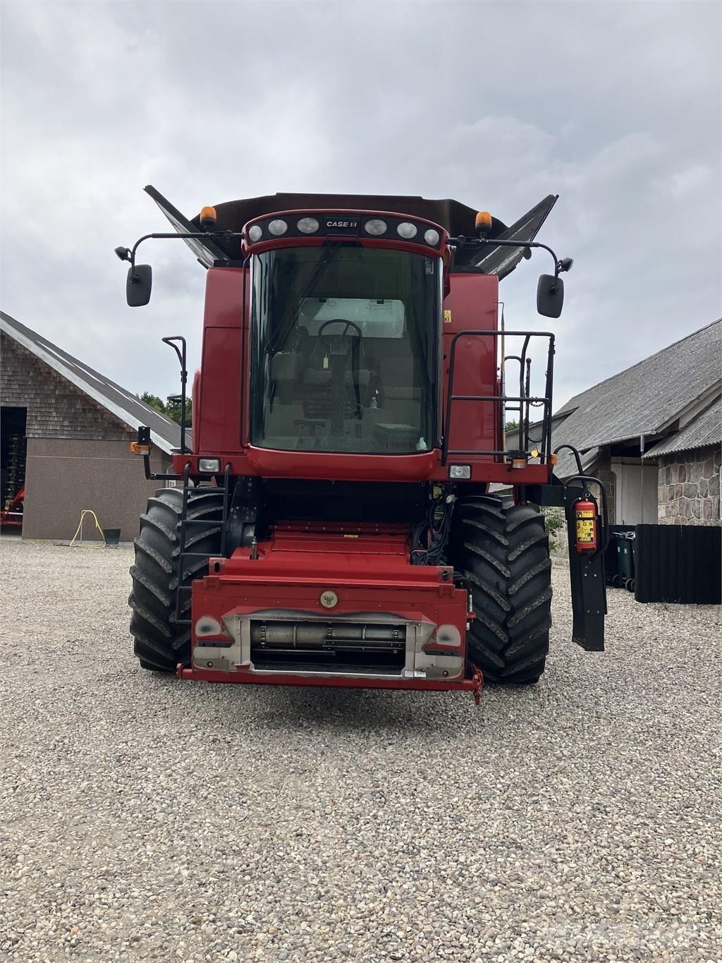 CASE Axial Flow 7130 聯合收穫機