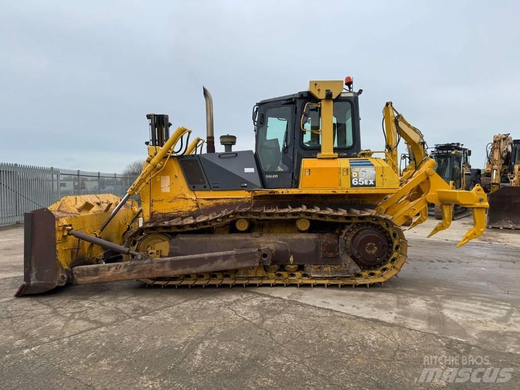 Komatsu D65EX-15 履帶推土機