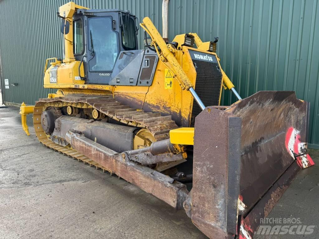 Komatsu D65EX-15 履帶推土機