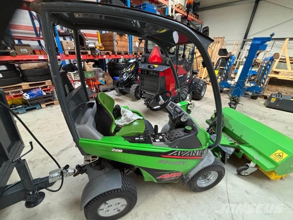 Avant 220 小型裝載機