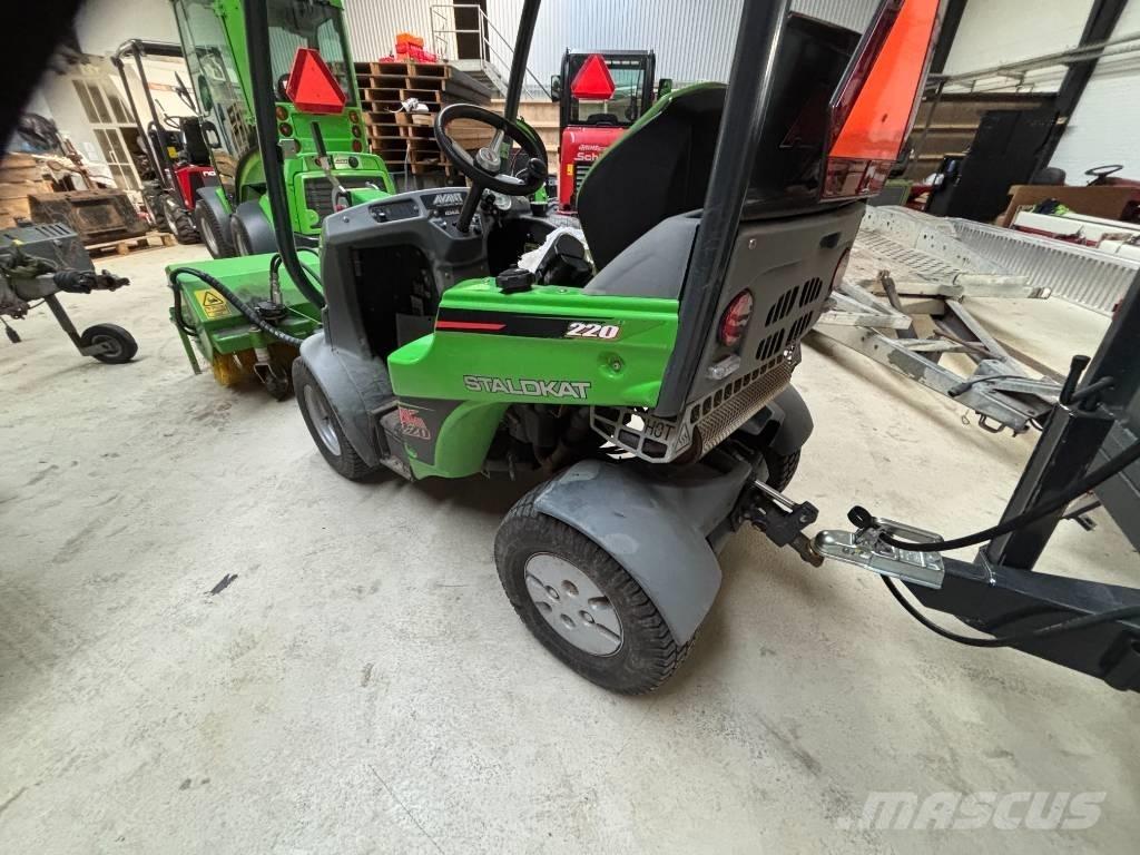 Avant 220 小型裝載機