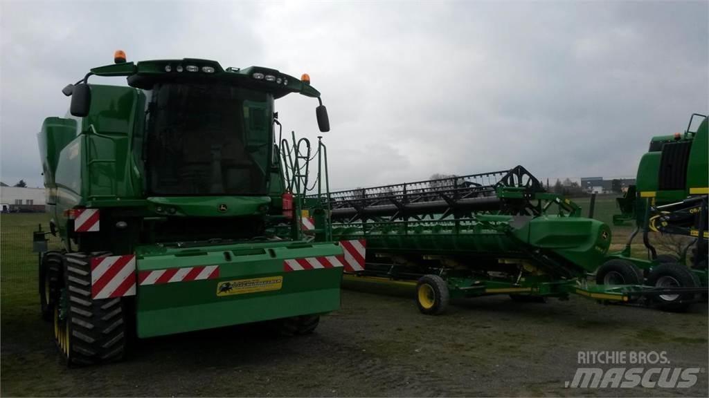 John Deere S685 聯合收穫機