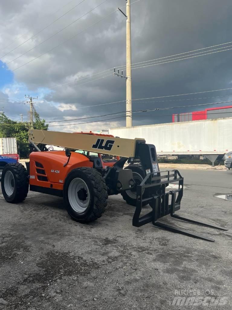 JLG G 6-42 A 伸縮臂操作車