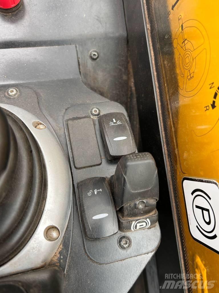 JCB 525-60 AGRI 農業用伸縮臂裝載機