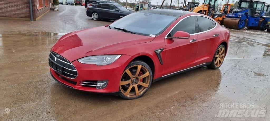 Tesla Model S P85D 汽車