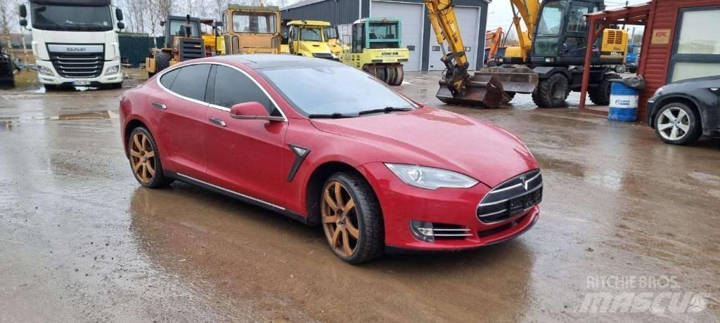 Tesla Model S P85D 汽車