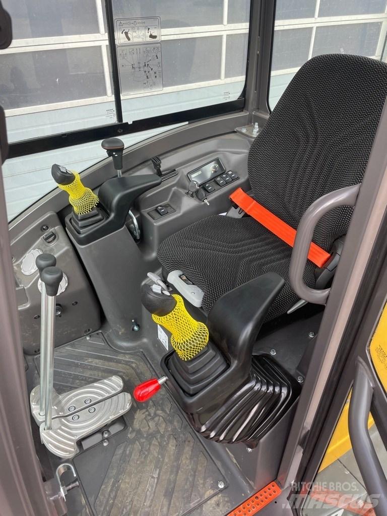 Volvo EC27D 小型挖土機/掘鑿機<7t(小型挖掘機)