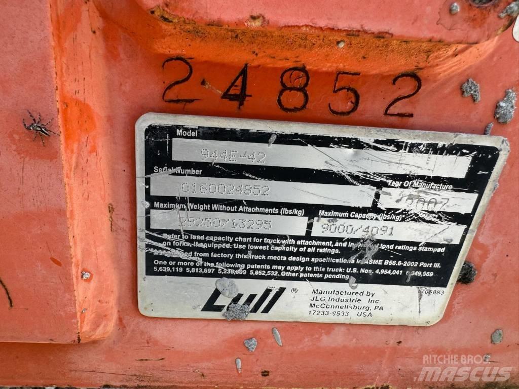 JLG 944 E-42 伸縮臂操作車