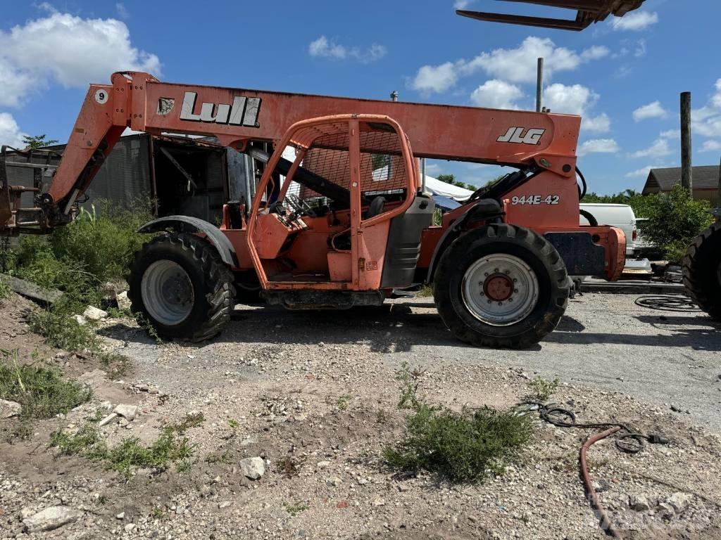 JLG 944 E-42 伸縮臂操作車