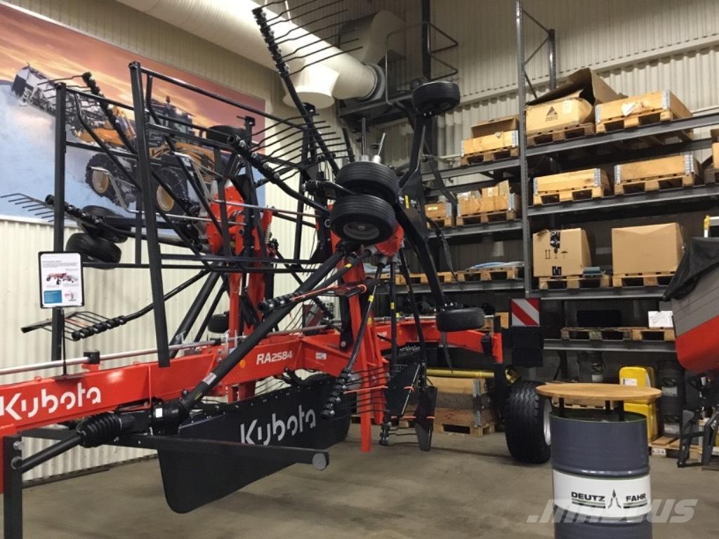 Kubota RA2584 堆草機