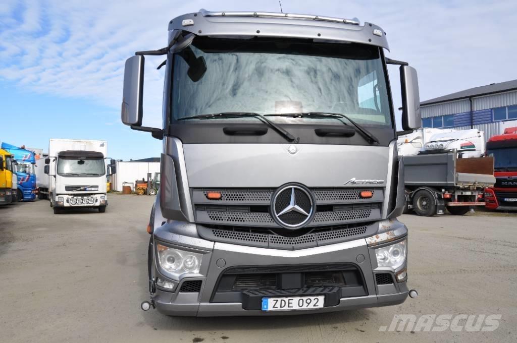 Mercedes-Benz 2535 垃圾車