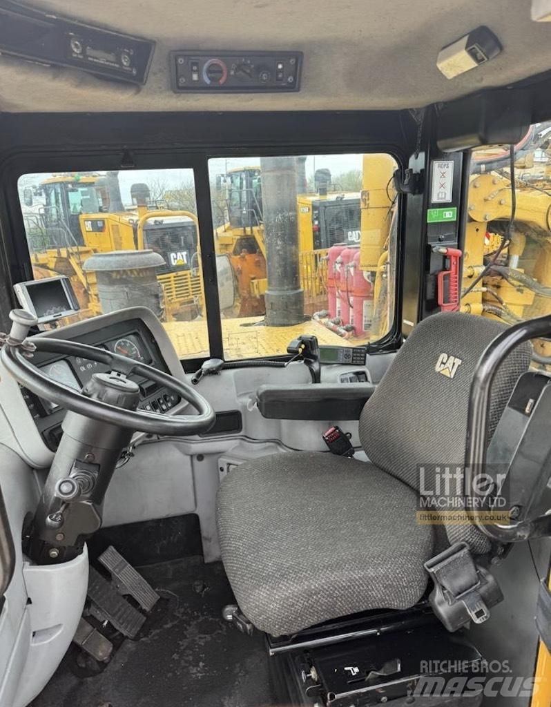 CAT 637G 刮土機